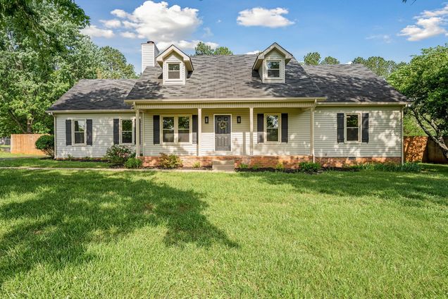 1643 Windy Meadow Dr Christiana, TN House Active - Photo 1 of 28. Opens carousel modal