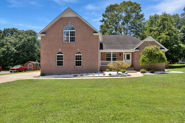 112 Lakewood Cir Smyrna, TN House Active - Photo 1 of 40. Opens carousel modal
