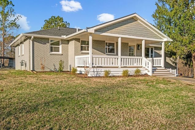 2433 Kimberly Dr Nashville, TN House Active - Photo 1 of 37. Opens carousel modal