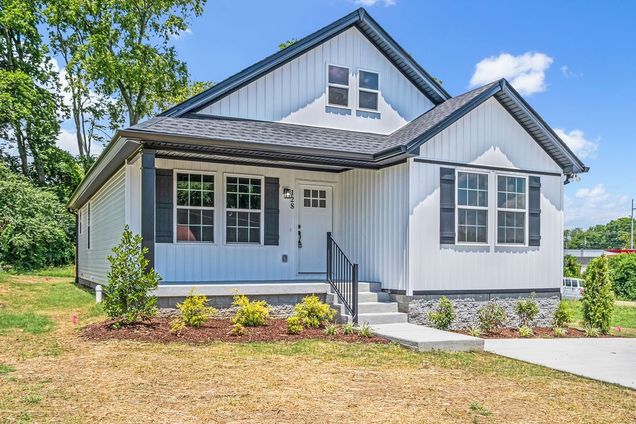 128 W Morningside Dr Gallatin, TN House Active - Photo 1 of 27. Opens carousel modal