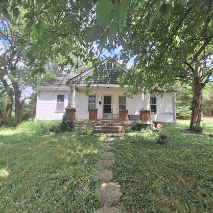 627 6th Ave N Lewisburg, TN House Active - Photo 1 of 3. Opens carousel modal