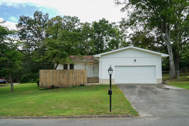 4543 N Ravenwood Drive
