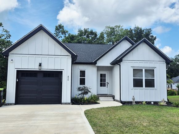 490 Ridge Top Ct Clarksville, TN House Active - Photo 1 of 40. Opens carousel modal