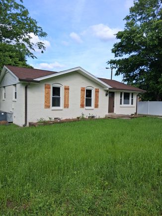 102 Savely Ct Hendersonville, TN House Active - Photo 1 of 39. Opens carousel modal