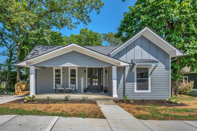 106 Poplar St Dickson, TN House Active - Photo 1 of 40. Opens carousel modal
