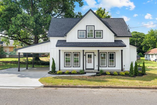 118 Walnut St Shelbyville, TN House Active - Photo 1 of 45. Opens carousel modal