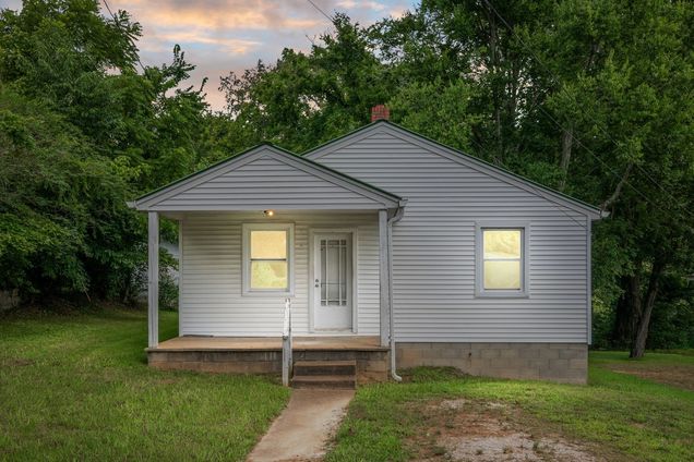 109 Riverside Dr