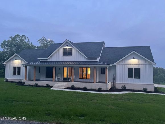320 Ridge Ln