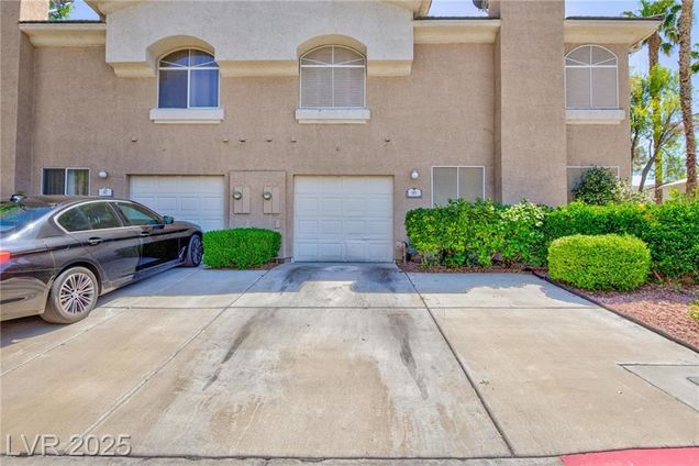 915 Graceful Moon Avenue