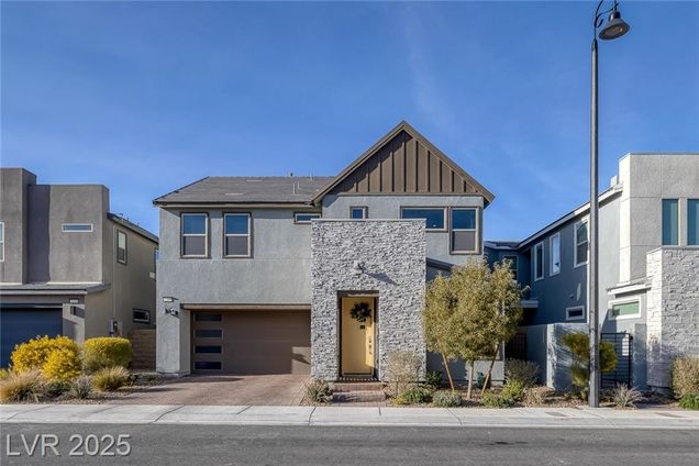 3206 Fountaintree Avenue Henderson, NV House Active - Photo 1 of 37. Opens carousel modal