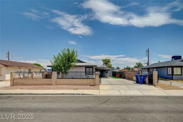 1628 Chestnut Street Henderson, NV House Active - Photo 1 of 47. Opens carousel modal