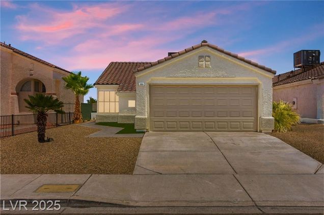 1904 Leaning Pine Way