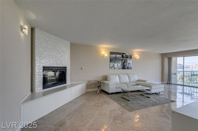 3111 Bel Air Drive Unit 18C