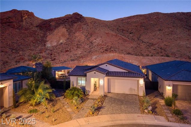 11 Acacia Creek Court