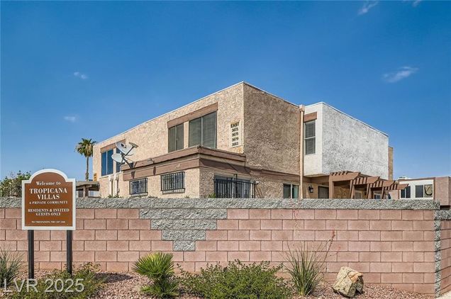 3671 Villa Knolls East Drive