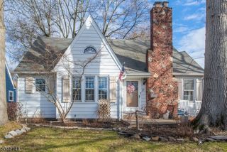 17 Gates Ave