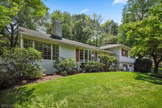 12 Knob Hill Dr