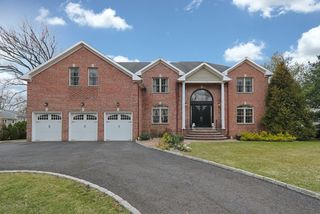 281 Summit Rd