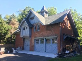 811 Field Ave