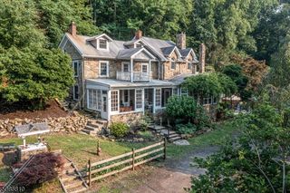 6 Bridle Path Ln