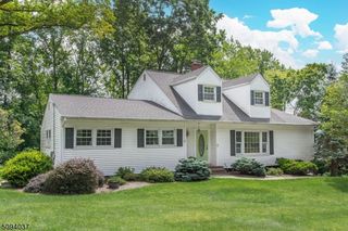 8 Sandy Ln