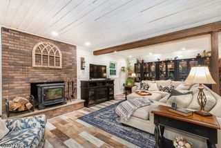 33 Tamarack Rd