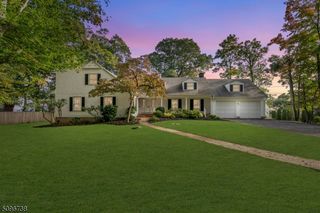 60 Hillcrest Rd