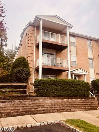 158 Vista Dr Hanover Twp., NJ House Sold - Photo 1 of 14. Opens carousel modal