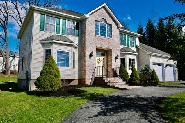 12 Dorian Ter East Hanover Twp., NJ House Sold - Photo 1 of 44. Opens carousel modal