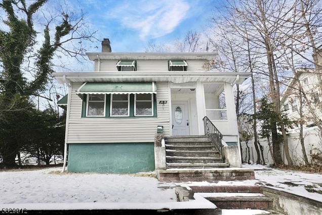 1470 Gaylord Ter Teaneck Twp., NJ House Sold - Photo 1 of 20. Opens carousel modal