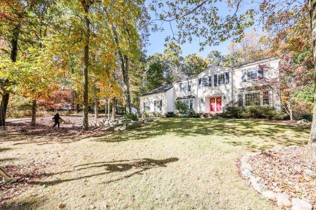 7 Aspen Pl Washington Twp., NJ House Sold - Photo 1 of 49. Opens carousel modal