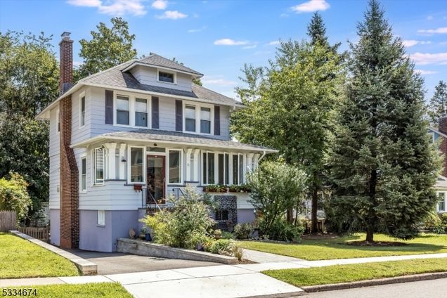 27 Willow St Glen Ridge Boro Twp., NJ House Sold - Photo 1 of 37. Opens carousel modal