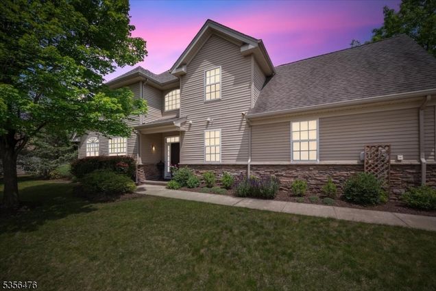 2 Fehervari Ct