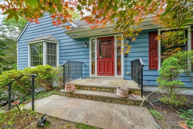 18 E Valley Brook Rd