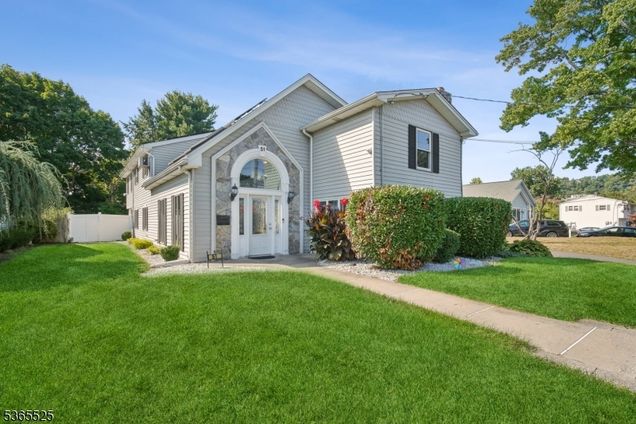 51 Greenbrook Rd