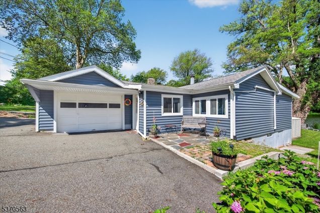 94 Lake Shore Rd