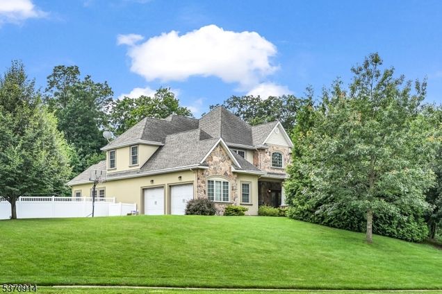 8 Eden Ln Hanover Twp., NJ House Active - Photo 1 of 48. Opens carousel modal
