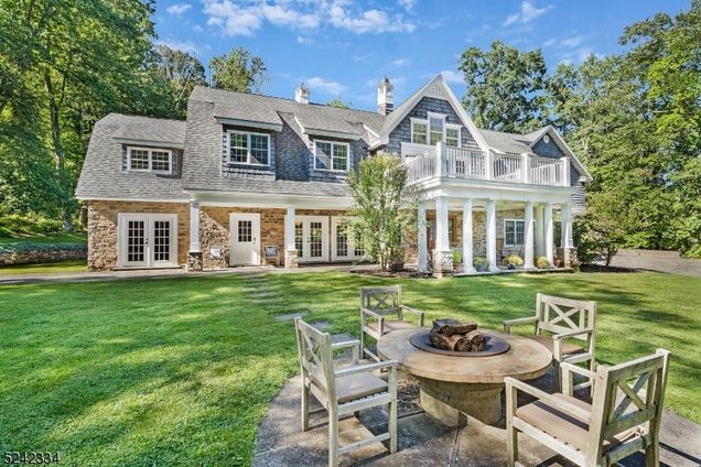 3 Laurel Ln