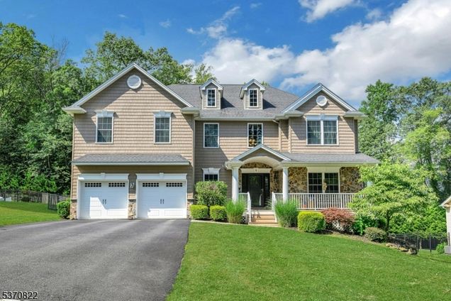 12 Hunter Dr Mount Olive Twp., NJ House Active - Photo 1 of 39. Opens carousel modal