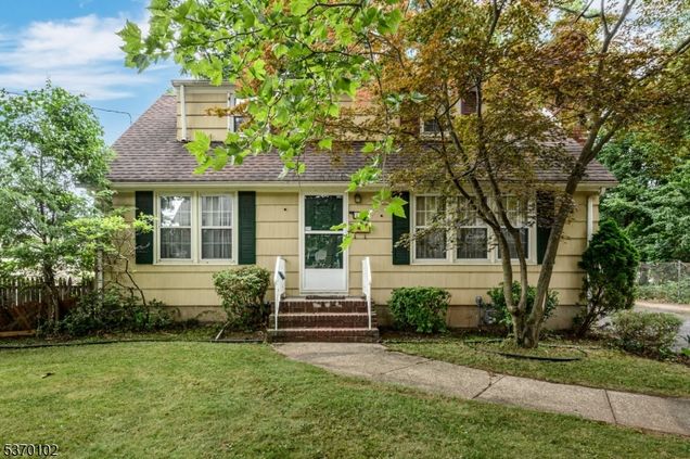 270 Ashwood Ave