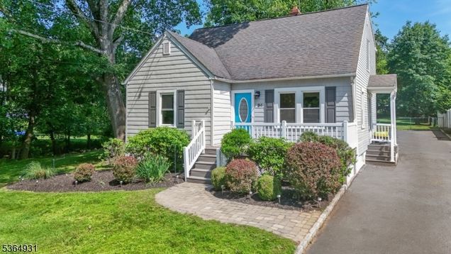 94 Sycamore Ave