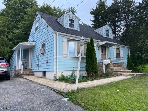 49 Hillairy Ave