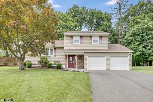 1 Brook Ct