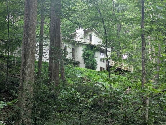 315 Sweet Hollow Rd