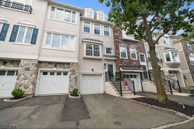 31 Devonshire Dr