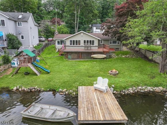 10 Island Ct