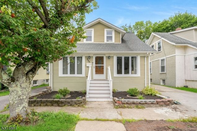 209 Park Ave Hackettstown Town, NJ House Active - Photo 1 of 21. Opens carousel modal