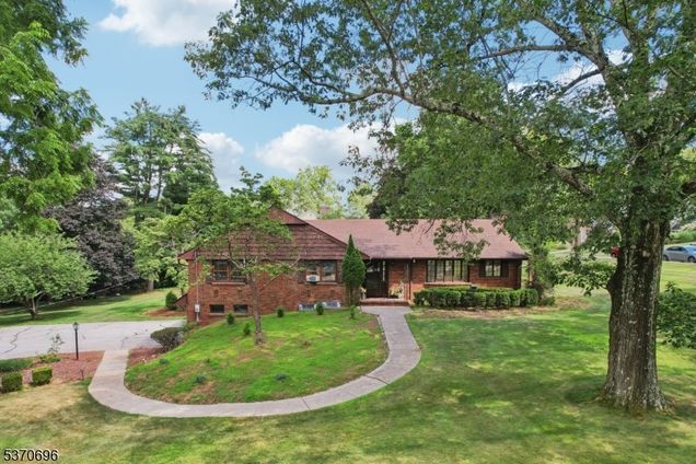 775 Colonial Rd