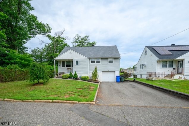 1 Federal St Woodbridge Twp., NJ House Active - Photo 1 of 28. Opens carousel modal
