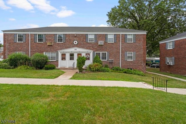 36 W Roselle Ave Unit D